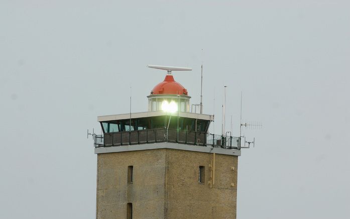 De lamp in de Brandaris brandt normaal gesproken alleen ’s avonds en ’s nachts, maar door een kapotte tandwielkrans schijnt de lamp nu 24 uur per dag. Foto ANP