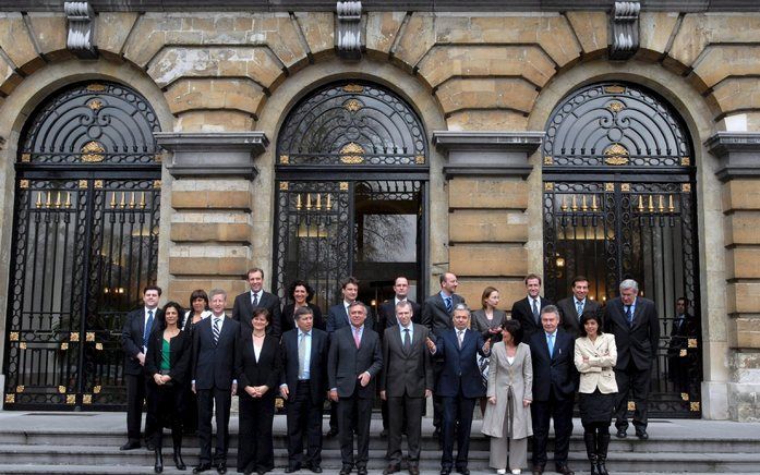 BRUSSEL – De spanning stijgt over het voortbestaan van de wankele regeringscoalitie in België. De regering-Leterme heeft nog twee weken voor een cruciaal akkoord over staatshervorming. Foto EPA