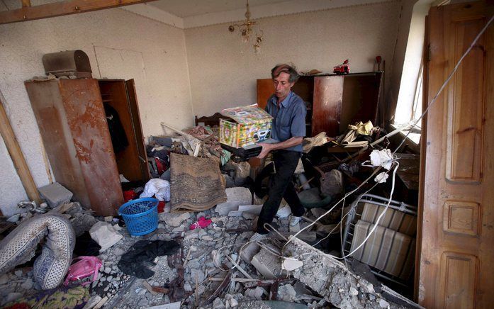 POTI - Een beschadigde woning in Poti. Westerse landen hebben er bij Moskou op aangedrongen de Russische militairen terug te trekken uit de Georgische havenstad Poti en zich te houden aan het vredesplan. Foto: EPA