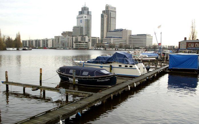 AMSTERDAM - Het verzekeringsconcern Delta Lloyd betaalt 300 miljoen euro aan houders van beleggingsverzekeringen waaraan te hoge kosten zijn verbonden. Foto ANP