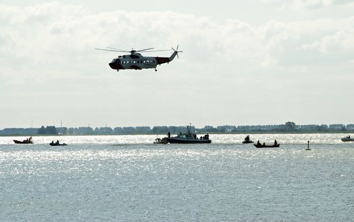 HOORN - Zoekactie naar de slachtoffers die in het vliegtuigje zaten dat zondag is neergestort in het water van de Hoornse Hop bij Hoorn. De kustwacht meldde omstreeks 16.30 uur dat duikers van de brandweer de lichamen van de twee inzittenden hadden aanget