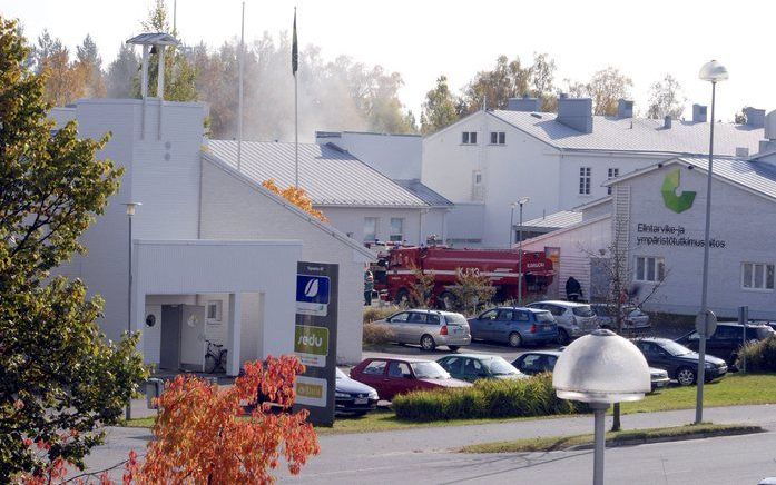 De 22–jarige schutter die dinsdagochtend tien leerlingen en zichzelf doodschoot in Finland, heeft een briefje in zijn appartement achtergelaten. Foto EPA