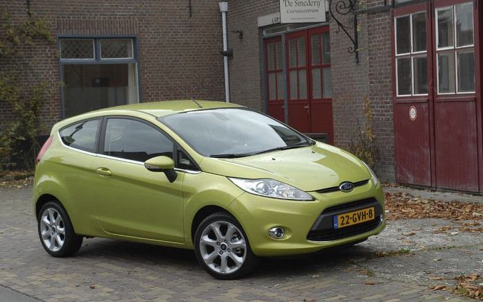 De nieuwe, vierde generatie Ford Fiesta is een modern ogende auto die door zijn uitstraling hoge verwachtingen wekt. Foto’s Tony Vos