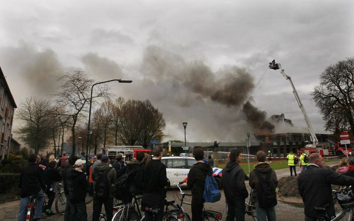 Een grote brand in Schijndel hield de brandweer de hele maandag bezig. Foto ANP