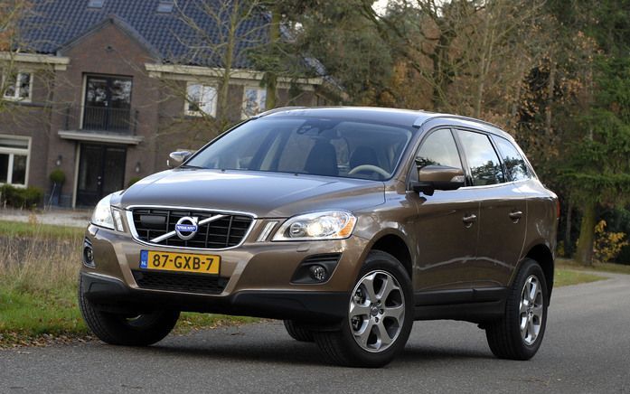 Door zijn afgenomen lengte en de lagere daklijn heeft de nieuwe Volvo XC60 een veel hoger acceptatieniveau dan de grotere XC90, een volbloed SUV. Foto’s Tony Vos