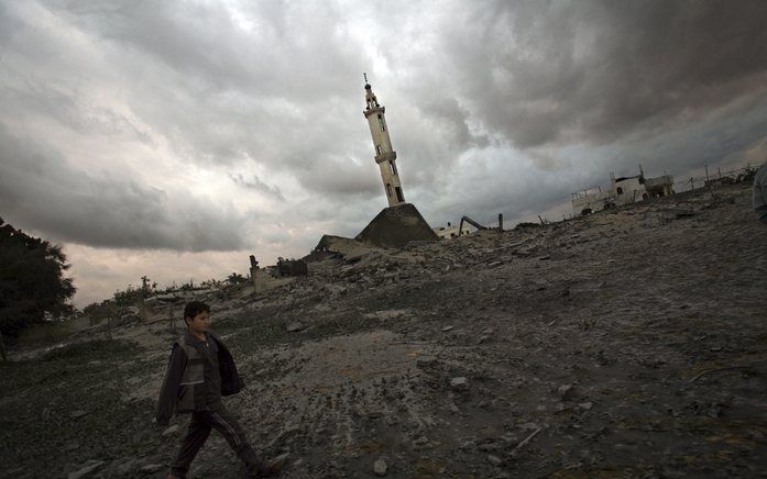 GAZA-STAD/NEW YORK - Israël heeft woensdag voor de vijfde achtereenvolgende dag militaire acties in de Gazastrook uitgevoerd. Volgens Palestijnse medici viel daardoor zeker een dode. Foto EPA