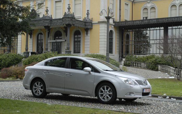 De nieuwe Toyota Avensis is keurig en correct vormgegeven, maar zijn kwa­liteiten zitten vooral onderhuids. Foto Tony Vos