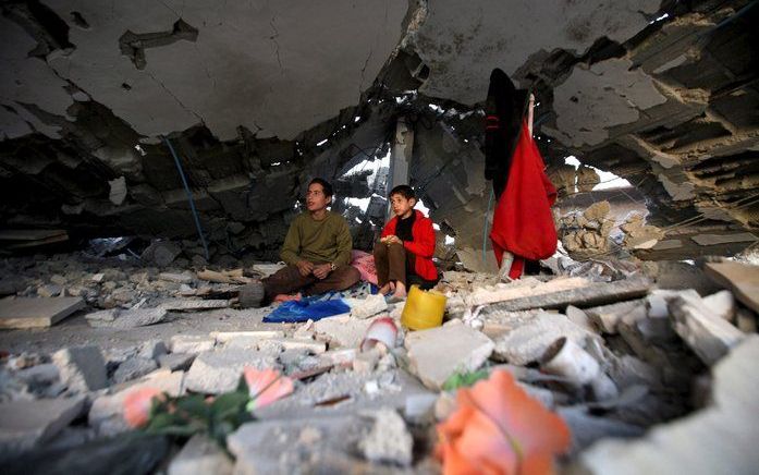 Israëlische militairen zijn terug in de Gazastrook. Bij de Palestijnse stad Khan Younis, in het zuiden van de enclave, staken ze dinsdag de grens over. Dat hebben ooggetuigen laten weten. Foto EPA