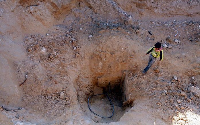 GAZA–STAD – Israëlische gevechtsvliegtuigen zouden in de nacht van dinsdag op woensdag de Palestijnse tunnels bij Rafah hebben gebombardeerd. Dat meldden ooggetuigen en woordvoerders van de Palestijnse beweging Hamas. Foto ANP