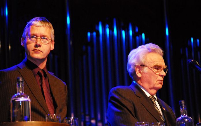 HAARLEM - De CU congresseerde zaterdag in Haarlem. Links fractievoorzitter Slob, rechts fractievoorzitter -in de Eerste Kamer- Schuurman. Foto Anne Paul Roukema, CU