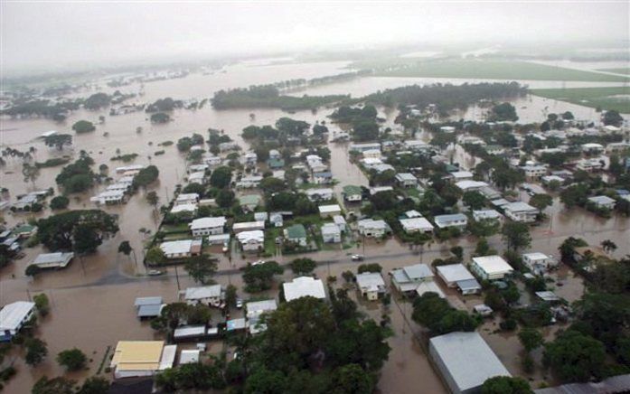 INGHAM - Een luchtfoto laat zien hoe de Herbert River buiten zijn oevers is getreden. Foto EPA