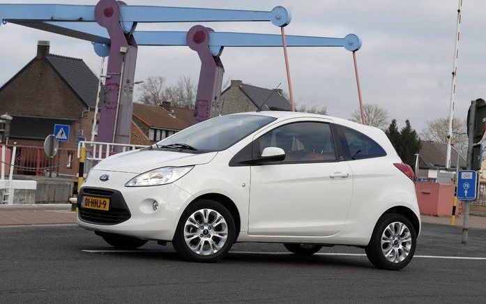 De nieuwe Ford Ka is een vrolijke verschijning, die compact oogt, maar groter is dan z’n overbekende voorganger. Foto Tony Vos