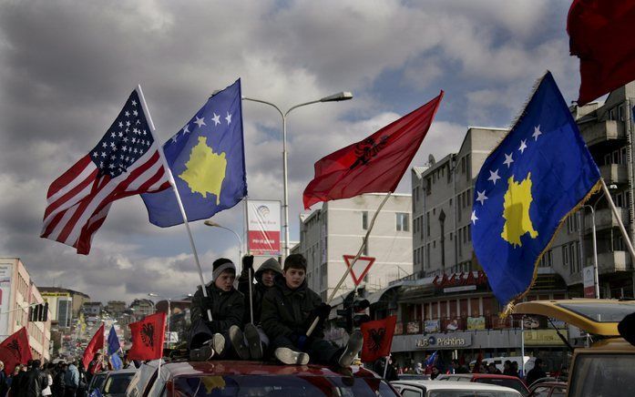 Het zelfbenoemde parlement van de Servische minderheid in Kosovo heeft dinsdag de een jaar geleden eenzijdig uitgeroepen onafhankelijkheid van de afvallige provincie scherp veroordeeld. Foto EPA