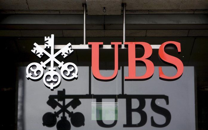 BERN - Het Zwitserse hooggerechtshof heeft vrijdag een streep gezet door een overeenkomst tussen de Zwitserse bank UBS en de Amerikaanse overheid. Vanwege het bankgeheim in Zwitserland mag het bedrijf de Amerikaanse belastingdienst IRS geen inzage geven i