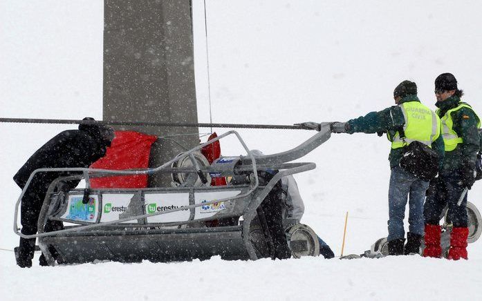 Een geknapte kabel was de oorzaak van het ongeluk met een stoeltjeslift in Spanje. Foto EPA