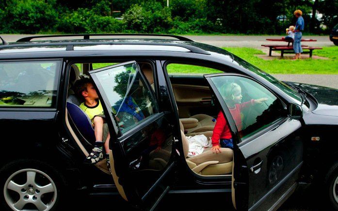 Lange tijd is er bij de bouw van woonwijken van uit gegaan dat huishoudens gemiddeld 0,8 auto hebben. Pas recentelijk is dat opgeschroefd naar 1,3 auto per huis. Foto ANP