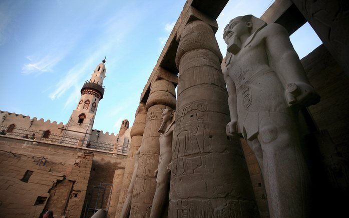 De Koptisch-Orthodoxe Kerk heeft de Egyptische overheid vorige week gevraagd een omstreden boek en een film te verbieden. In Egypte doet een boek van de auteur Azazil over de intolerantie jegens niet-christenen in de vijfde eeuw al maanden veel stof opwaa