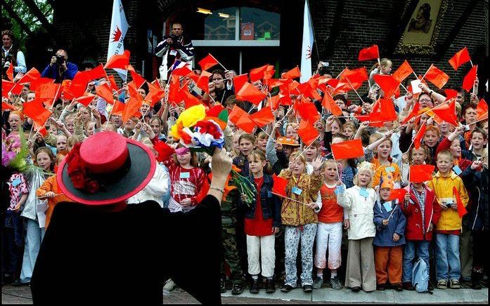 Oranjeverenigingen hebben last van de meivakantie, maar ook van de individualisering. Het is voor veel verenigingen steeds moeilijker om aan voldoende vrijwilligers te komen die aubades, Oranjemarkten en kinderspelen willen organiseren. - Foto ANP