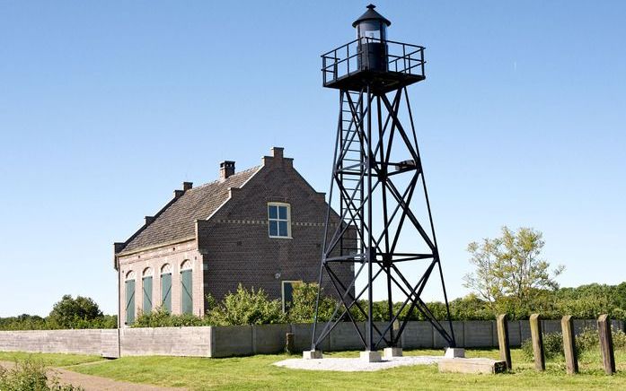 SCHOKLAND – Bij de lichtwachterswoning op Schokland zal koningin Beatrix op 5 juni het Binnenvaartmonument onthullen. Foto Bas Dekker