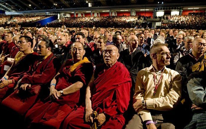 „De gestalte van de Boeddha wordt populairder in Nederland.” Foto: het publiek donderdag bij het boeddhistisch onderricht van de dalai lama in de RAI in Amsterdam. Foto ANP