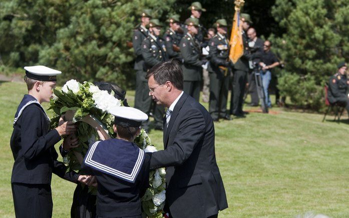 DEN HAAG - De capitulatie van Japan op 15 augustus 1945 werd zaterdag in Den Haag herdacht . De overgave van Japan betekende toen het einde van de oorlog in Zuid-Oost Azie en tevens van de Tweede Wereldoorlog in Nederland. Herdacht worden alle slachtoffer