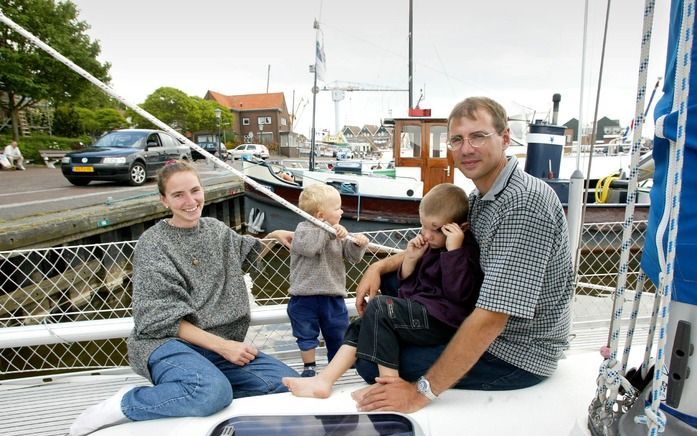 Zeiler Albert Hoekstra is niet te vermurwen; hij denkt dat de 13-jarige Laura Dekker goed in staat is in haar eentje de wereld over te zeilen.