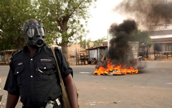 De politie in Nigeria maakt zich elk jaar schuldig aan het doden, martelen en doen verdwijnen van honderden gevangenen. Alleen degenen die genoeg geld hebben om de politie om te kopen, kunnen hun veiligheid in het West–Afrikaanse land garanderen. Foto EPA