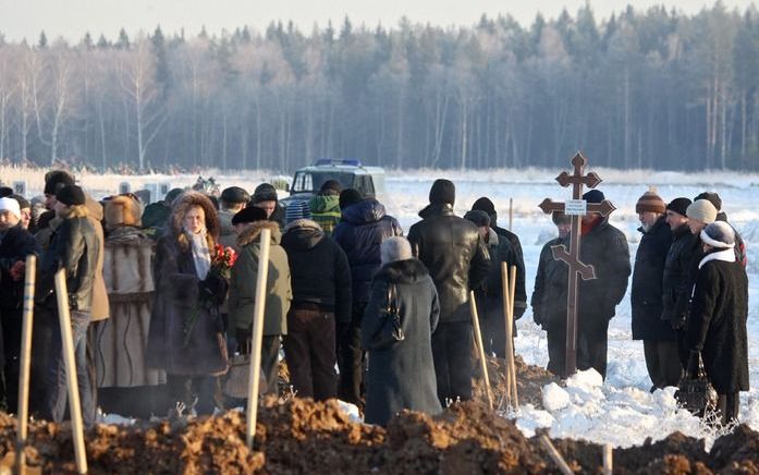 Begrafenis van een van de 132 omgekomen mensen in Perm. Foto EPA