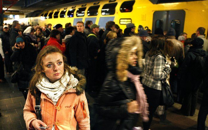 UTRECHT – De treinen blijven donderdag desnoods langer rijden dan normaal om iedereen te kunnen vervoeren. Dat heeft een woordvoerster van ProRail laten weten. Foto ANP