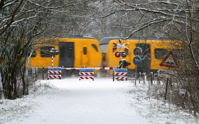 „Hoe kan het in de toekomst beter gaan? Het is vooral een kwestie van tijdig organiseren. Al in de zomermaanden moet je de noodplannen maken. Welke treinen blijven rijden, welke worden opgeheven? Dat moet NS aangeven. Wat zijn de cruciale wissels in het s