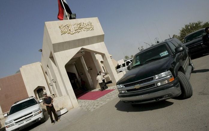 Wagens van Blackwater voor het kantoor van de premier in Bagdad. Foto EPA