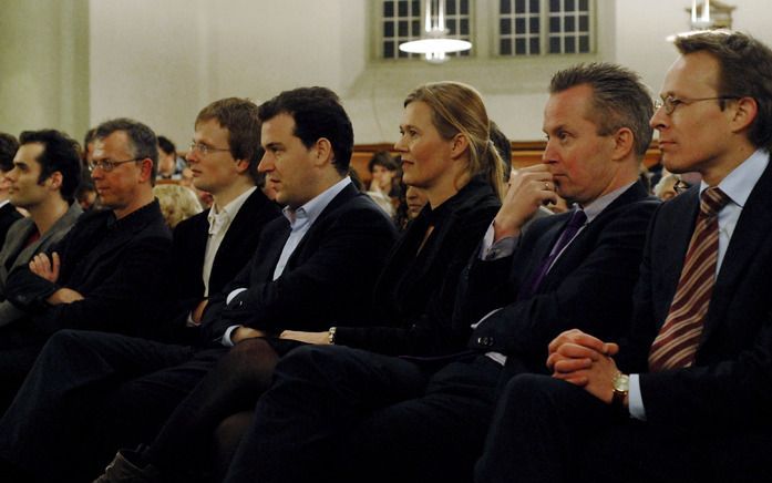 AMSTERDAM – In de Noorderkerk in Amsterdam werd woensdagavond onder leiding van EO-presentator Tijs van den Brink een verkiezingsdebat tussen de lijsttrekkers van de politieke partijen gehouden. De lijsttrekkers (foto) gingen met elkaar in discussie over 