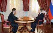De Russische president Medvedev in overleg met Miller van Gazprom. Foto EPA