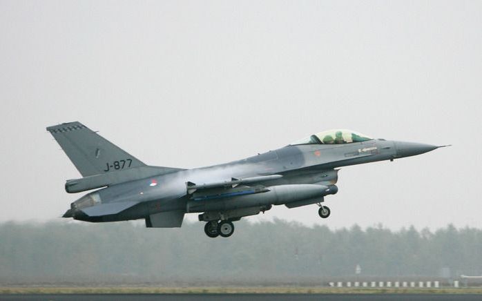 De gemeente Veldhoven maakt zich zorgen over een mogelijke toename van vliegoefeningen met F-16’s vanaf vliegbasis Eindhoven. Foto ANP