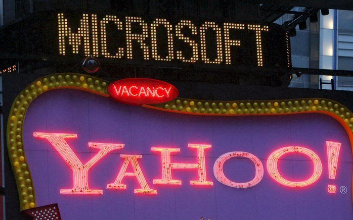 REDMOND – Het wordt een spannend weekeinde voor softwaregigant Microsoft en internetbedrijf Yahoo!. Als Yahoo! voor zaterdag niet akkoord gaat met het bod ter waarde van 44 miljard dollar (28 miljard euro) van Microsoft, overweegt de softwaremaker een vij