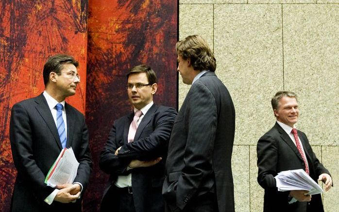 DEN HAAG - De ministers Verhagen, Rouvoet, Koenders en Bos in een pauze tijdens het spoeddebat over Afghanistan. Foto ANP