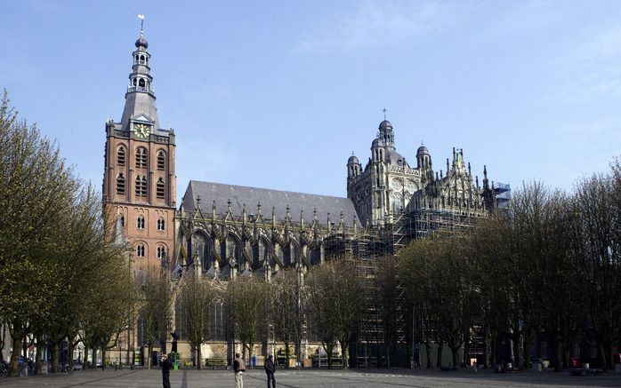 In de Sint–Jan in Den Bosch wordt zondagmorgen geen communie uitgereikt tijdens de mis van tien uur. Het kerkbestuur heeft daartoe besloten in overleg met het bisdom. Reden is de protestactie van homo’s. Foto ANP