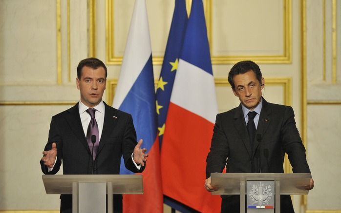 PARIJS - President Medvedev en president Sarkozy. Foto EPA