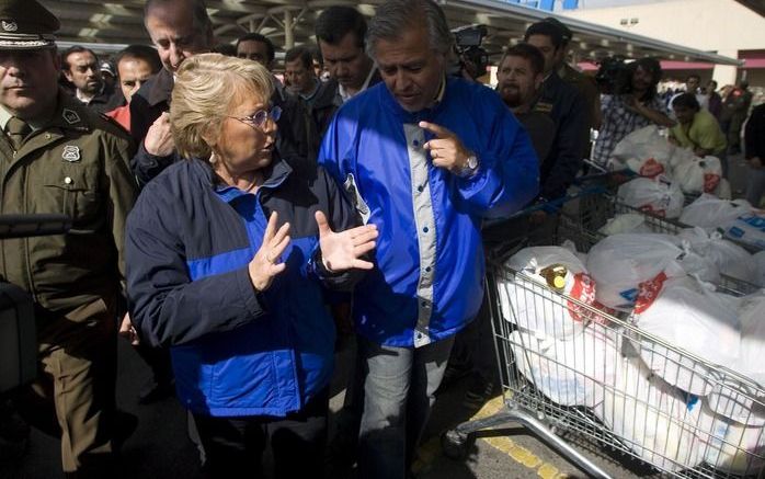 De Chileense president Michelle Bachelet (l.). Foto EPA