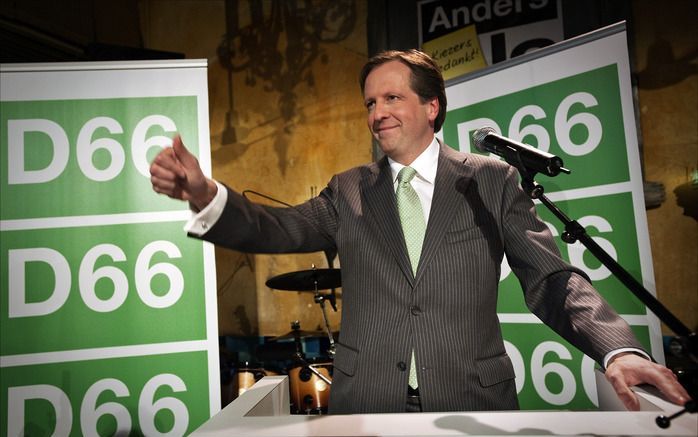 UTRECHT – Fractievoorzitter van D66 Pechtold wil bij de komende Tweede Kamerverkiezingen op 9 juni opnieuw lijsttrekker zijn. Hij maakte zijn kandidatuur zaterdag bekend in Utrecht tijdens een partijbijeenkomst. Foto ANP