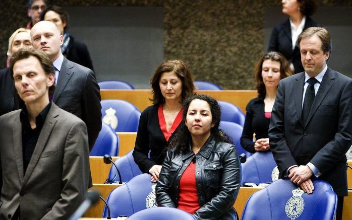 DEN HAAG - In de Tweede Kamer in Den Haag werd dinsdag Hans van Mierlo herdacht. Rechts Alexander Pechtold, links Boris van der Ham midden Fatma Kosüer Kaya. Van Mierlo overleed donderdag op 78-jarige leeftijd. ANP