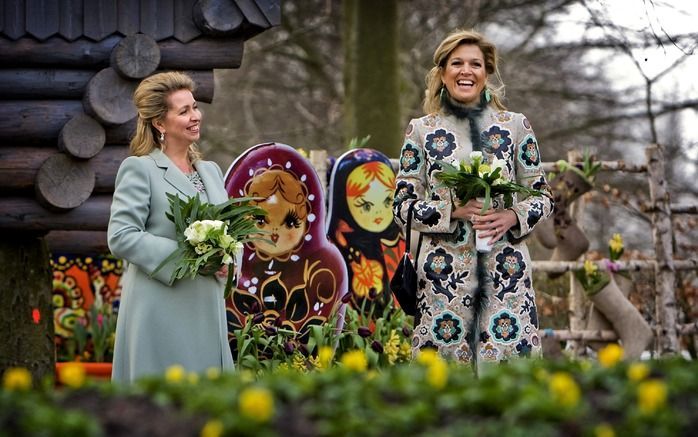 LISSE – De Russische presidentsvrouw Svetlana Medvedeva heeft woensdagmiddag in Lisse de Keukenhof van dit jaar geopend. Zij had het zo naar haar zin dat zij uiteindelijk drie uur lang de bloemenexpositie heeft bezocht. Foto ANP