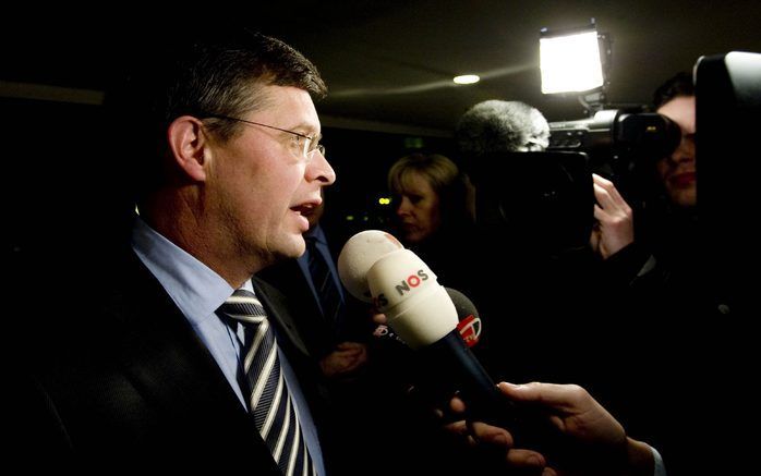 DEN HAAG – Premier Balkenende praat woensdagavond in Assen met CDA’ers uit de provincies Groningen, Drenthe en Friesland over de ontwikkelingen in de partij de afgelopen weken. Foto ANP