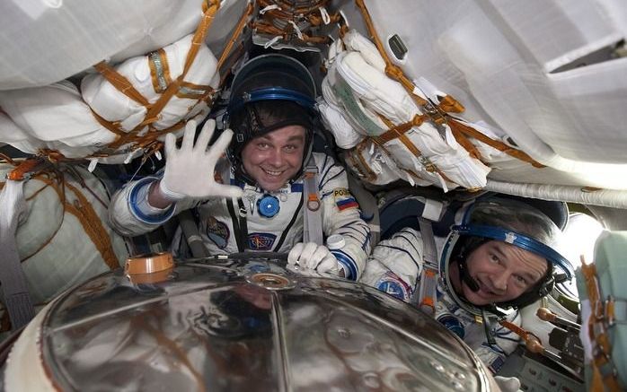 MOSKOU – Een Amerikaanse astronaut en een Russische kosmonaut zijn donderdag in een Sojoezcapsule op de aarde teruggekeerd. Dat heeft de Russische ruimtevaartorganisatie laten weten. De Amerikaan Jeff Williams en de Rus Maksim Soeraev waren in het interna