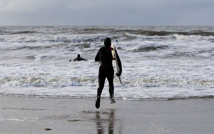 GENT – Over twee jaar kan Vlaanderen stroom halen uit de deining van de golven. Een studie uit 2008 van de Gentse universiteit schatte dat golfslag 15 procent van de totale stroom in België kan leveren. Foto ANP