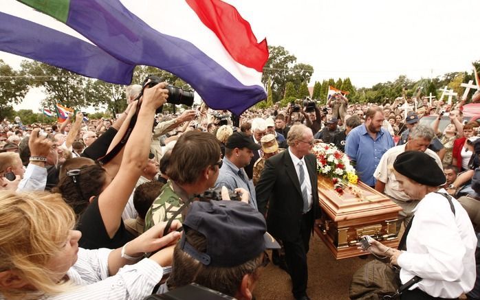 De extreem-rechtse Afrikaner leider Eugène Terre'Blanche is vrijdag in Ventersdorp begraven. Foto EPA