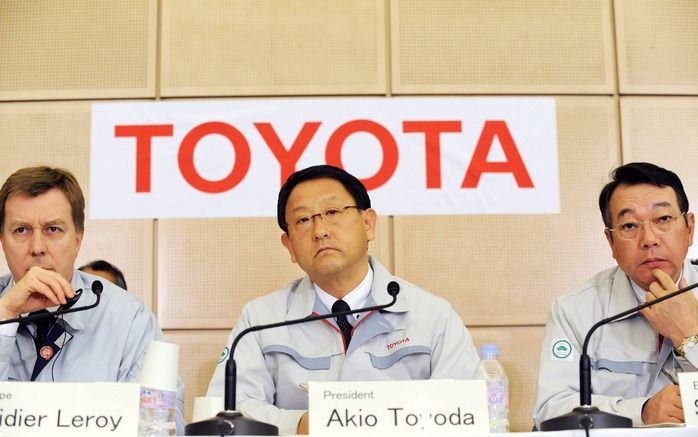 NEW YORK – Toyota heeft aangekondigd tijdelijk geen auto’s meer te verkopen van het type Lexus GX 460, nadat een Amerikaans consumententijdschrift had gewaarschuwd voor problemen met de veiligheid van deze nieuwe auto. Uit testen zou blijken dat problemen