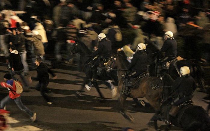 Politie-inzet om rellen rond voetbalwedstrijden in de hand te houden, kost de maatschappij miljoenen euro's. Foto ANP