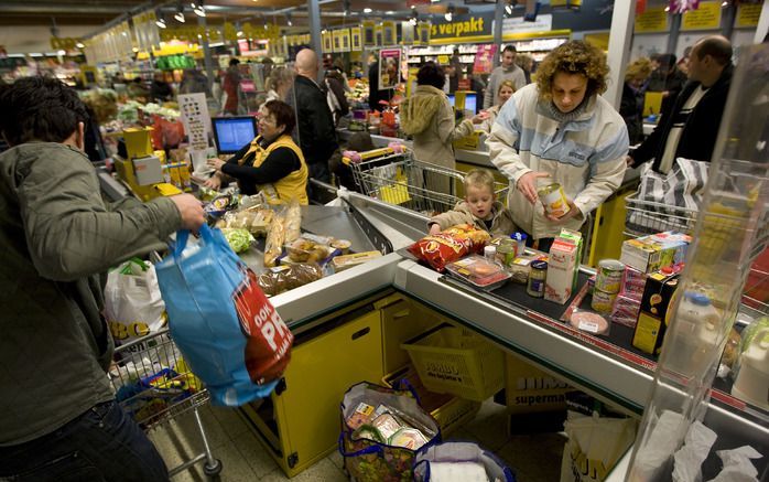 BRUSSEL – De Nederlandse supermarkten hebben donderdag in Brussel betoogd dat hoge voedselprijzen voor consumenten niet de schuld van de supermarkten zijn. Foto ANP