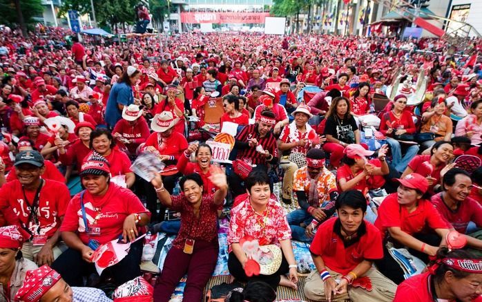 BANGKOK – De poging van de Thaise autoriteiten om een eind te maken aan de betogingen in Bangkok, is mislukt. Dat heeft een regeringswoordvoerder toegegeven. Alle leiders van de protestbeweging wisten vrijdag te ontsnappen uit een hotel dat door het leger